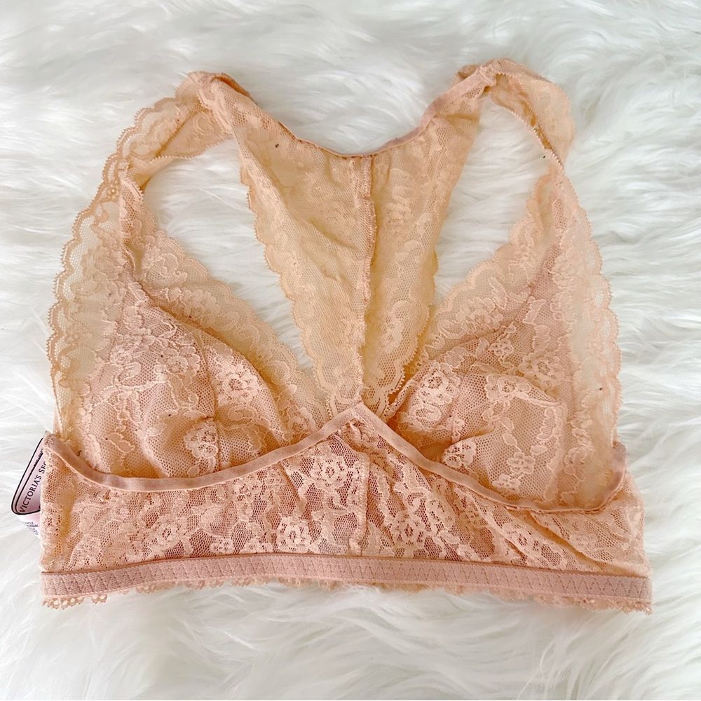 ɢᴜᴄ ᴠꜱ ᴜɴʟɪɴᴇᴅ ʟᴀᴄᴇ ʙʟᴜꜱʜ ʟᴏᴜɴɢᴇ ʙʀᴀʟᴇᴛᴛᴇ - Picture 9 of 10